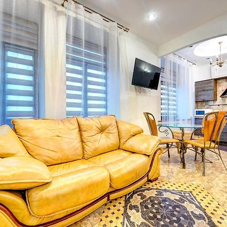 Світло! Vip Apartment In The Druzhby Narodiv Metro Station Kyiv Exterior foto