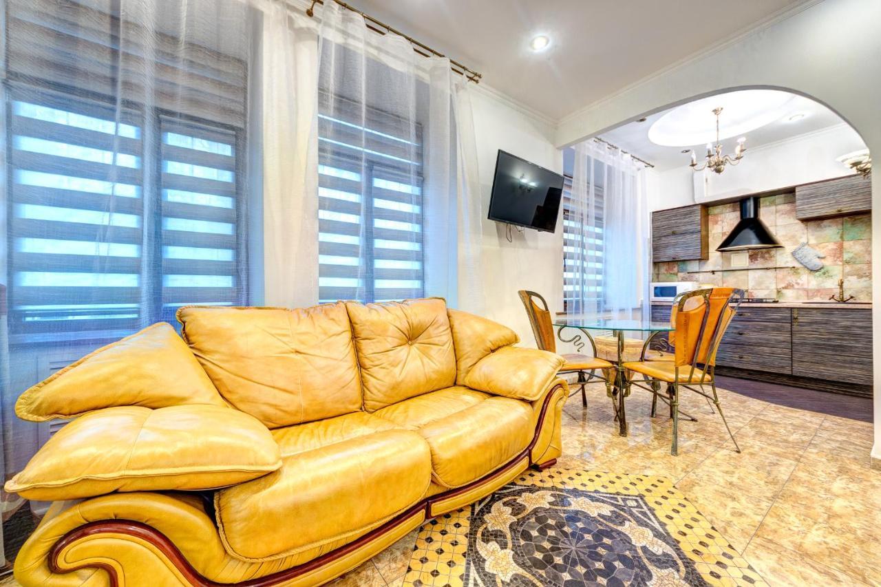 Світло! Vip Apartment In The Druzhby Narodiv Metro Station Kyiv Exterior foto