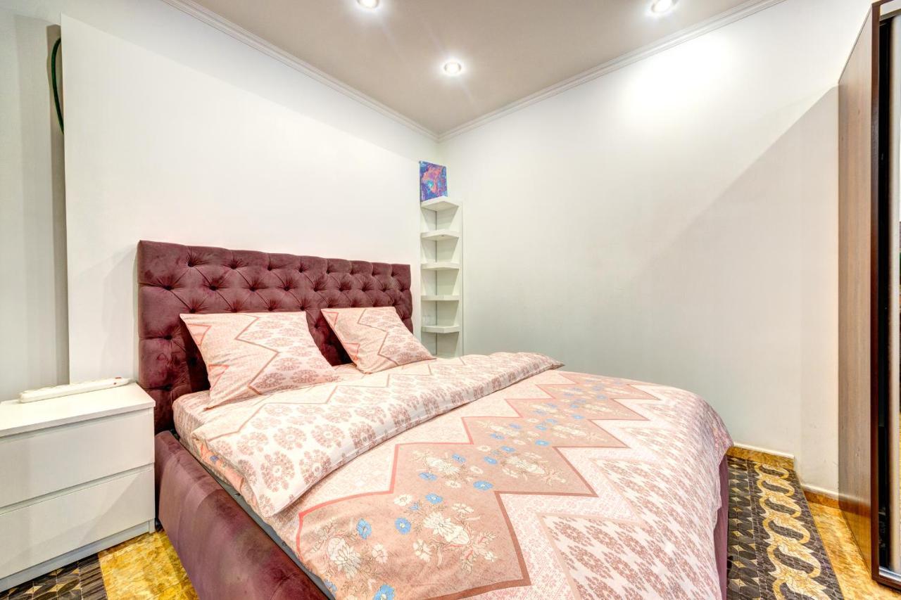 Світло! Vip Apartment In The Druzhby Narodiv Metro Station Kyiv Exterior foto
