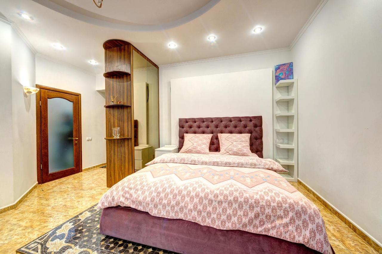 Світло! Vip Apartment In The Druzhby Narodiv Metro Station Kyiv Exterior foto