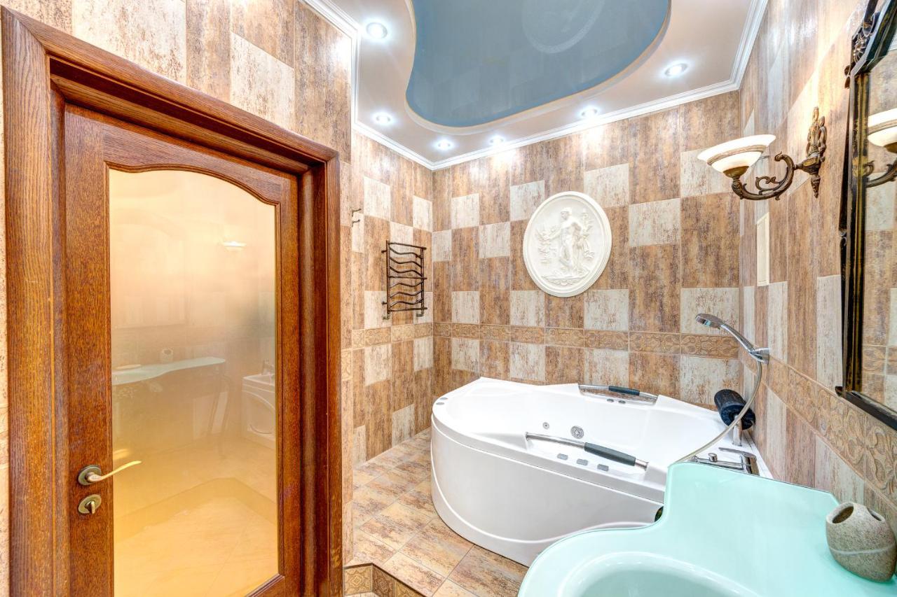 Світло! Vip Apartment In The Druzhby Narodiv Metro Station Kyiv Exterior foto