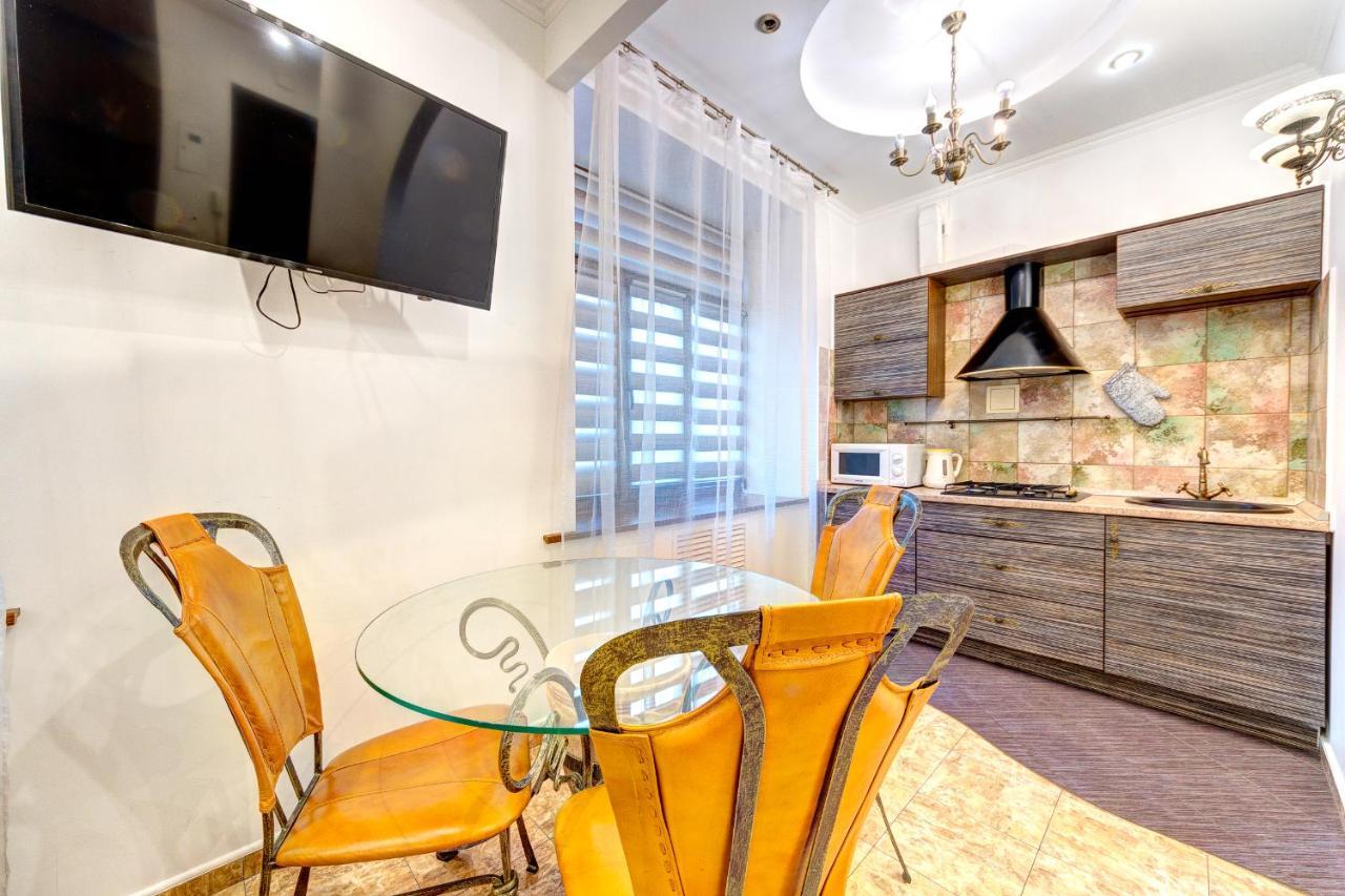Світло! Vip Apartment In The Druzhby Narodiv Metro Station Kyiv Exterior foto