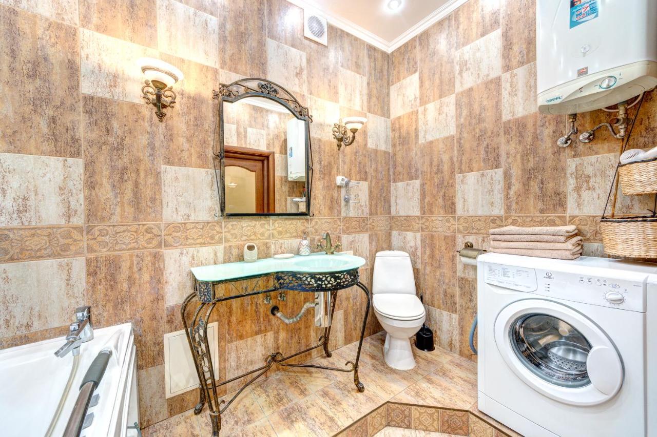 Світло! Vip Apartment In The Druzhby Narodiv Metro Station Kyiv Exterior foto